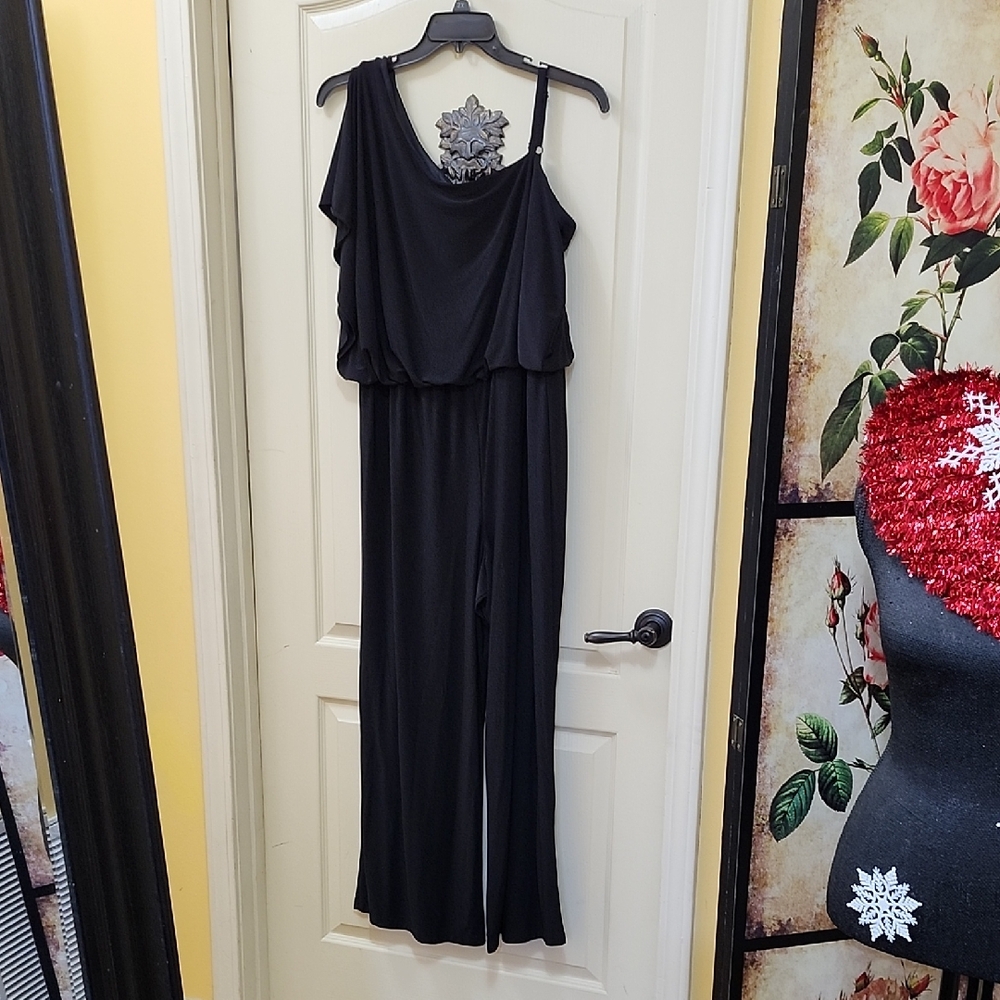 SOHO APPAREL LIMITED ONE- SHOULDER JUMPSUIT